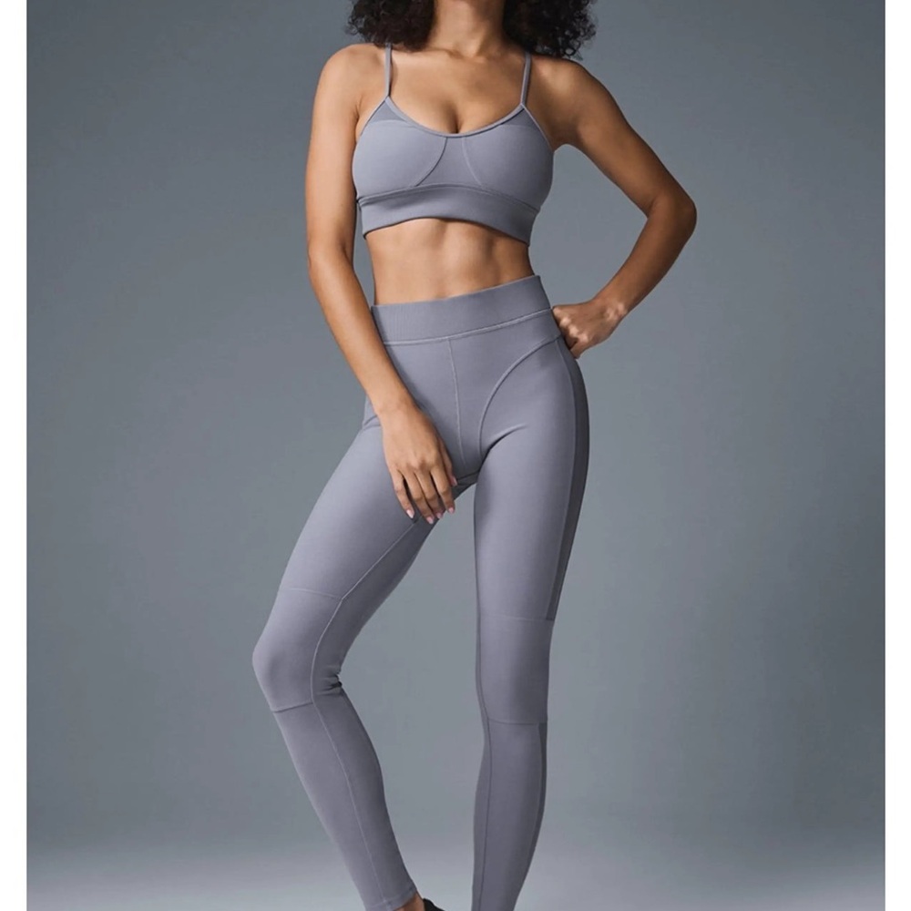 🔥 Alo Yoga Matching Set | Fog Gray | Bra + Leggings | Size M | NWOT 🔥